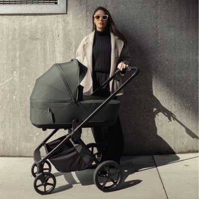 venicci-claro-pushchair-forest-lifestyle_1