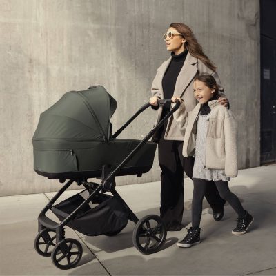 venicci-claro-pushchair-forest-lifestyle_3