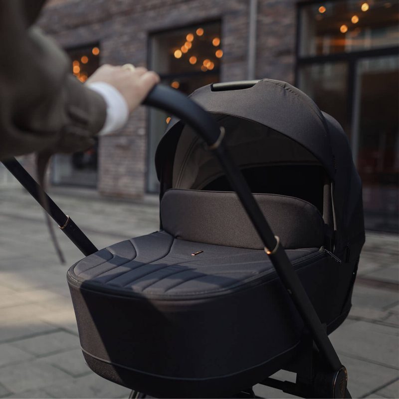 venicci-claro-pushchair-lifestyle_2