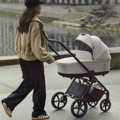 venicci-claro-pushchair-lifestyle_2