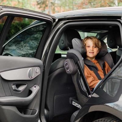 Axkid One 2 Rear-Facing Car Seat Tar